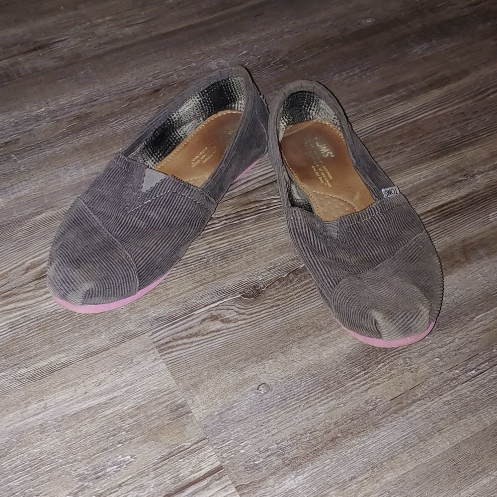 Toms Gray corduroy  slip on shoes flannel interior  Sz 7 EUC
